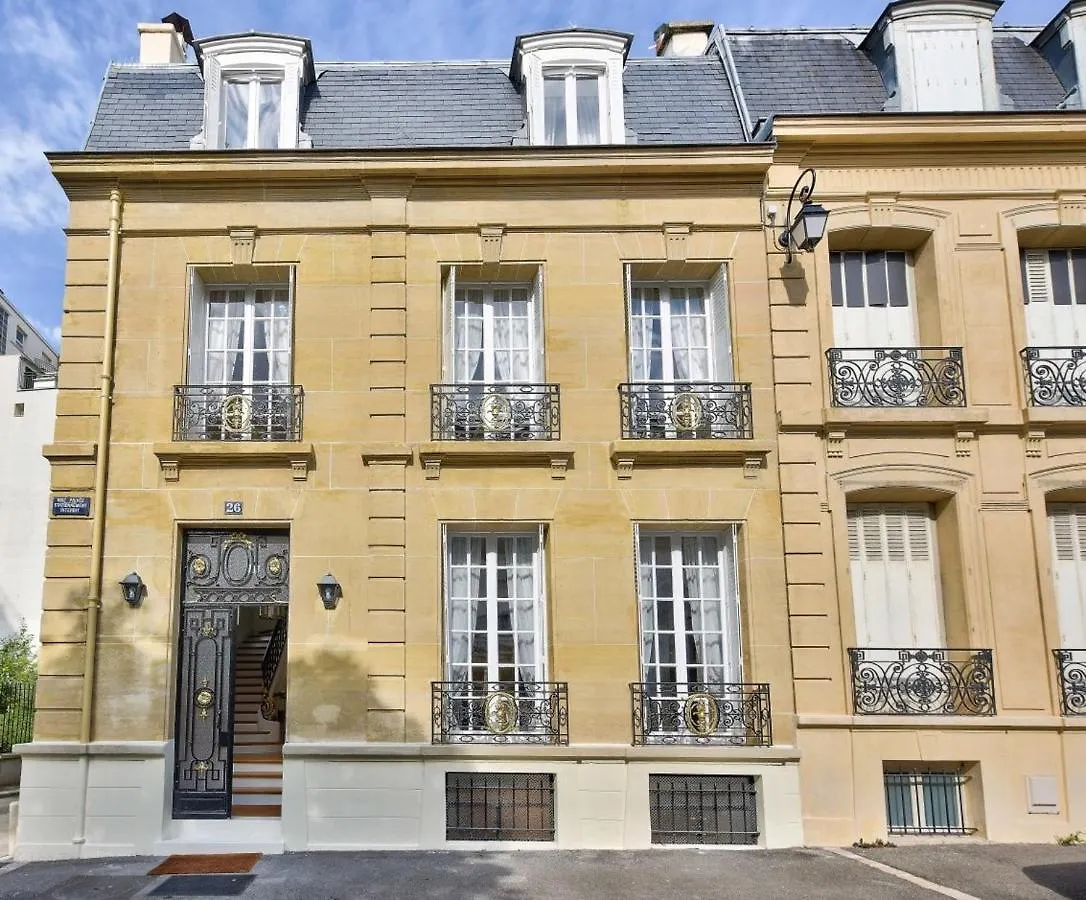 Luxury House In Paris Villa