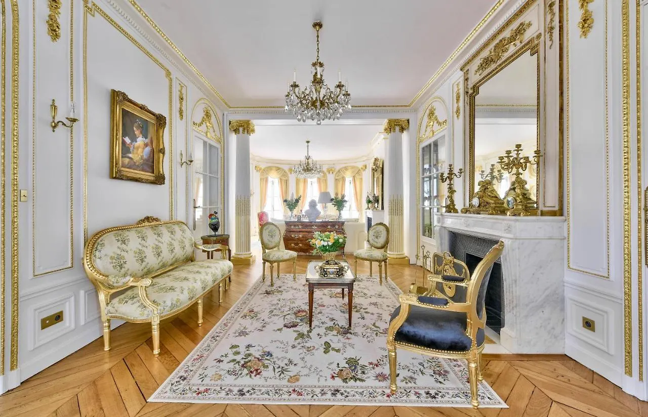 Luxury House In Paris Villa