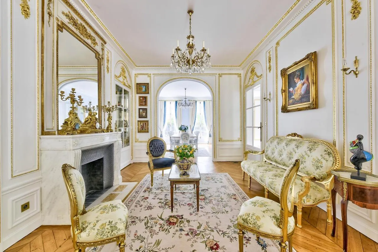 Luxury House In Paris Villa