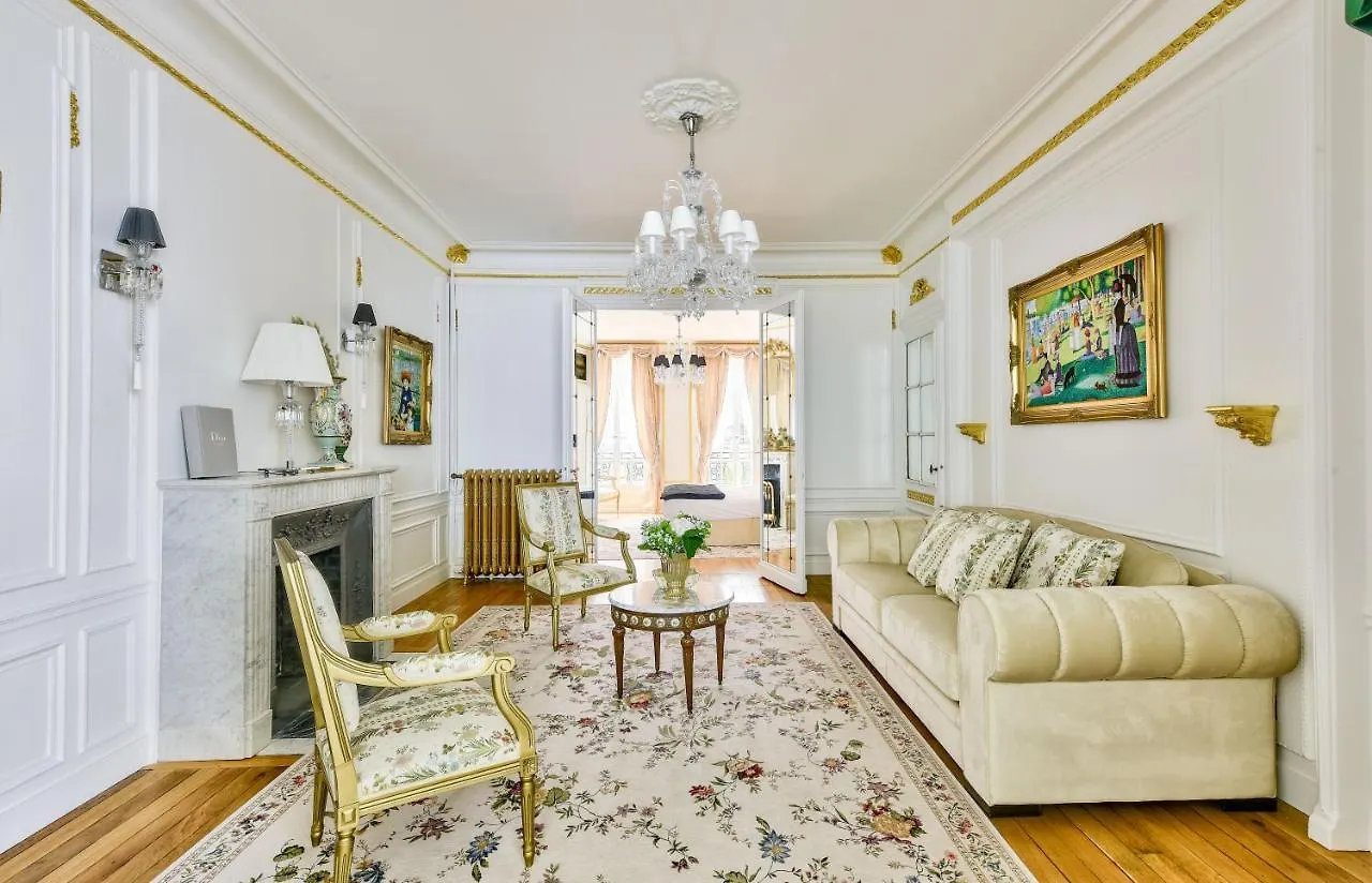 Luxury House In Paris Villa