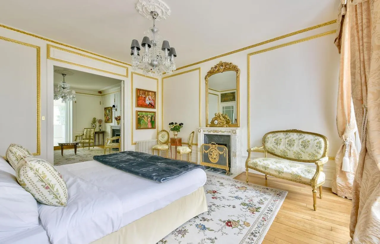 Luxury House In Paris Villa