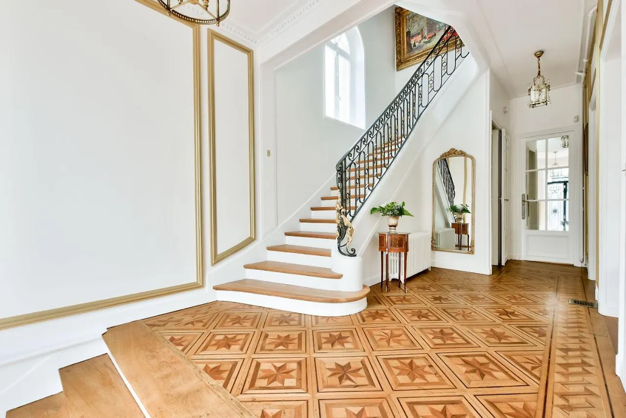 Luxury House In Paris Villa