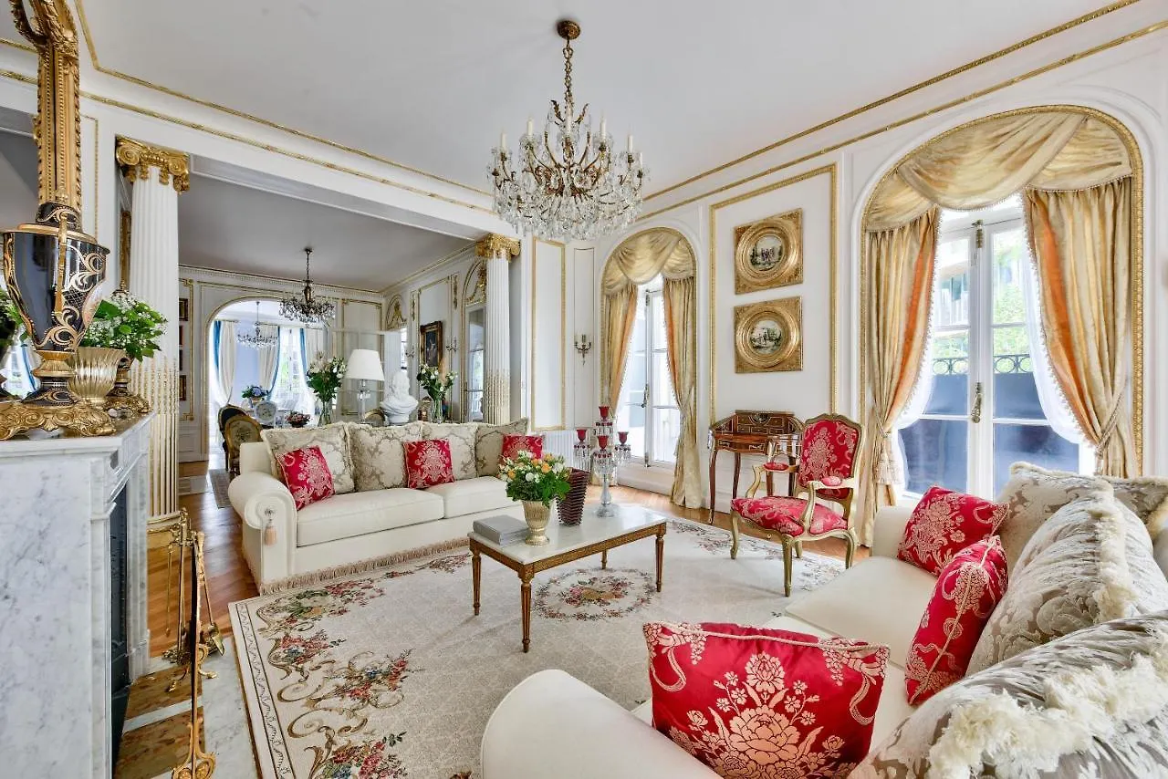 Luxury House In Paris Villa