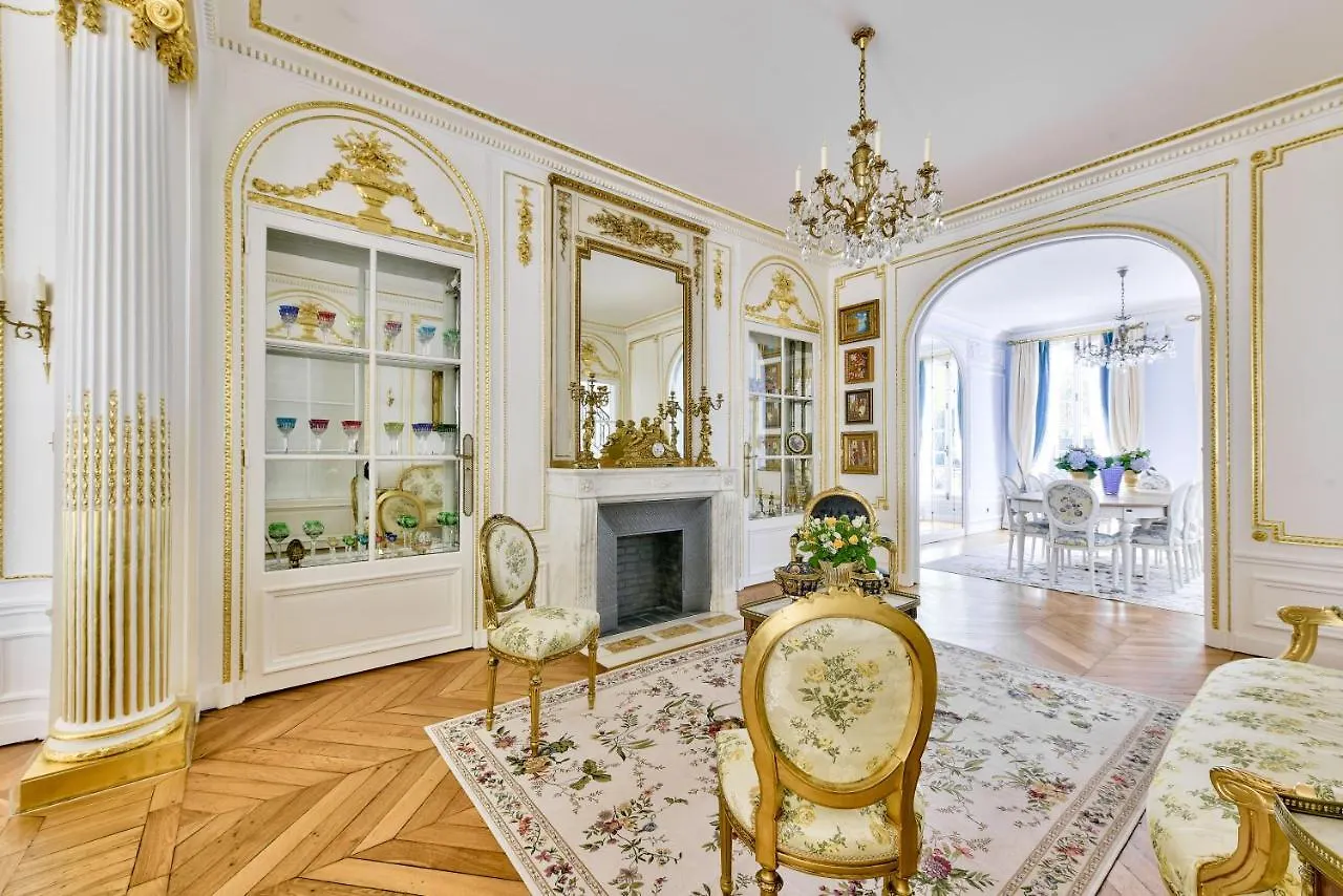 Luxury House In Paris Villa