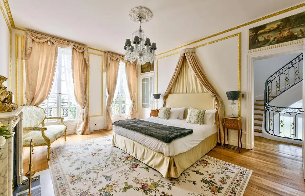 Luxury House In Paris Villa