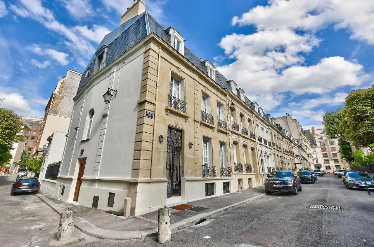 Luxury House In Paris Villa