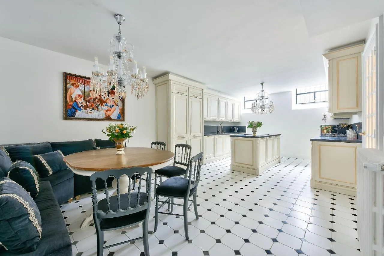 Luxury House In Paris Villa France