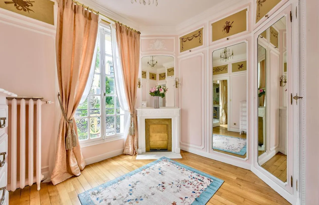 Luxury House In Paris Villa France
