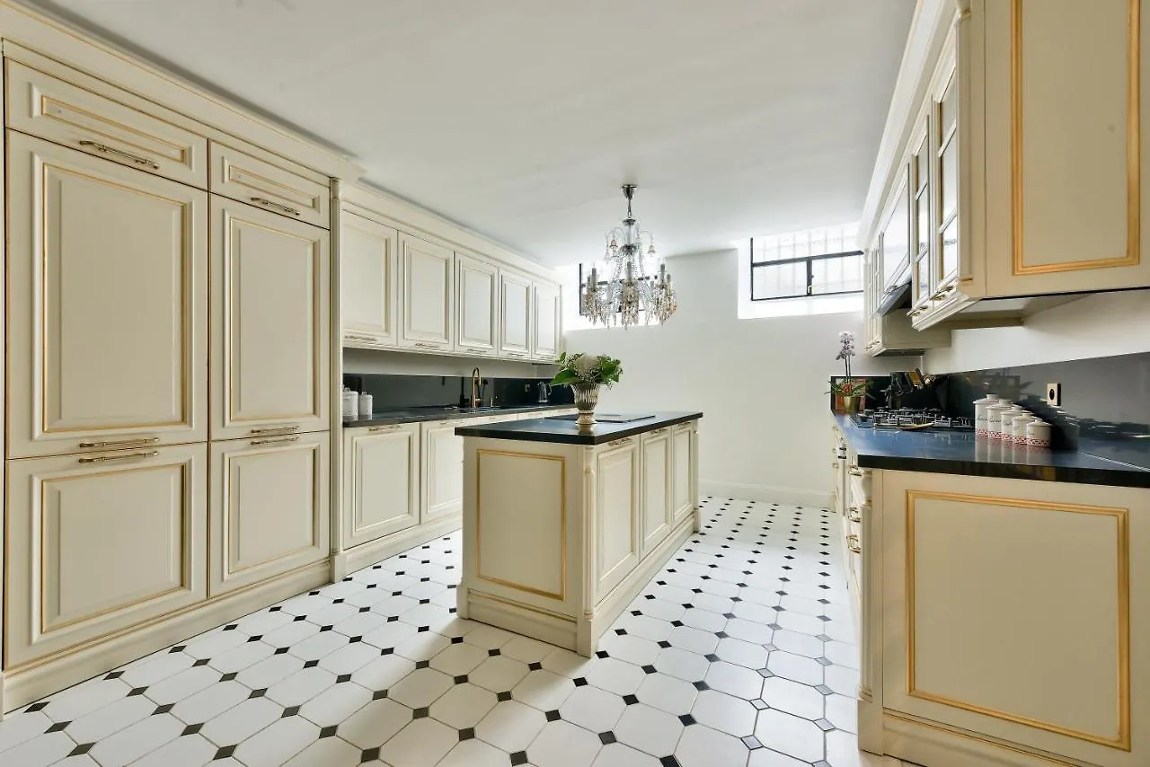 Luxury House In Paris Villa