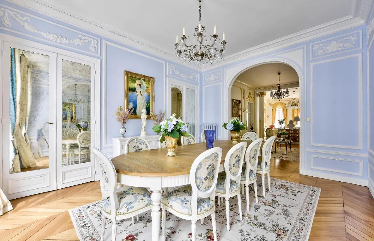 Luxury House In Paris Villa