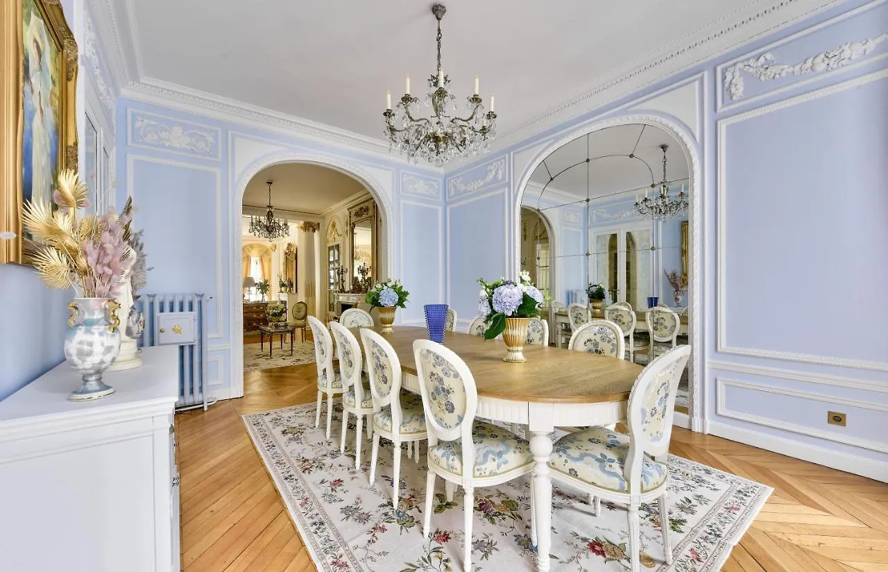 Luxury House In Paris Villa