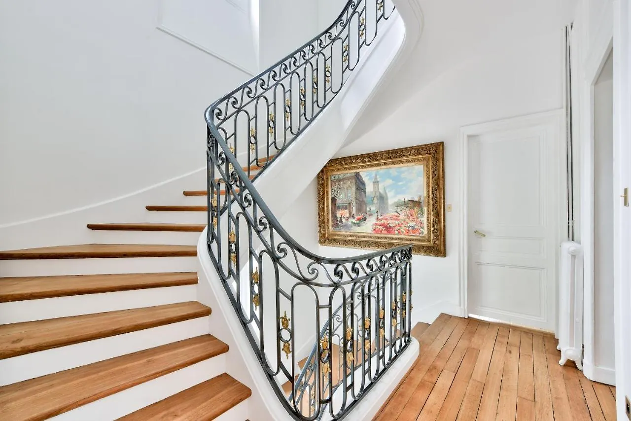 Luxury House In Paris Villa
